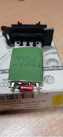 Резистор (сопротивление) вентилятора печки (отопителя салона) 2D0959263A