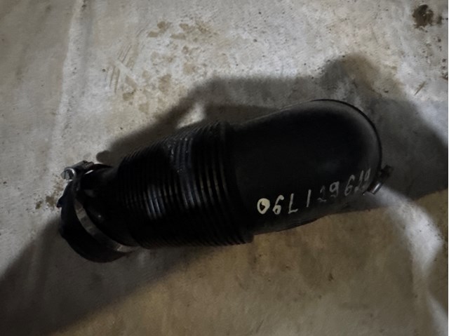 06L129629 Патрубок воздушный, выход воздушного фильтра купить Ужгород