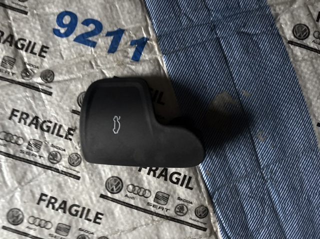 VAG 4K1823533C Ручка открывания капота в наличии Харьков