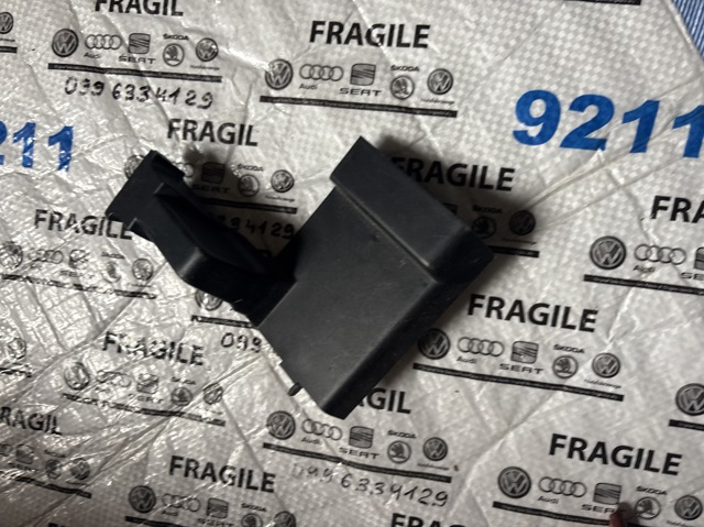 VAG 4M0883690C в наличии Сумы