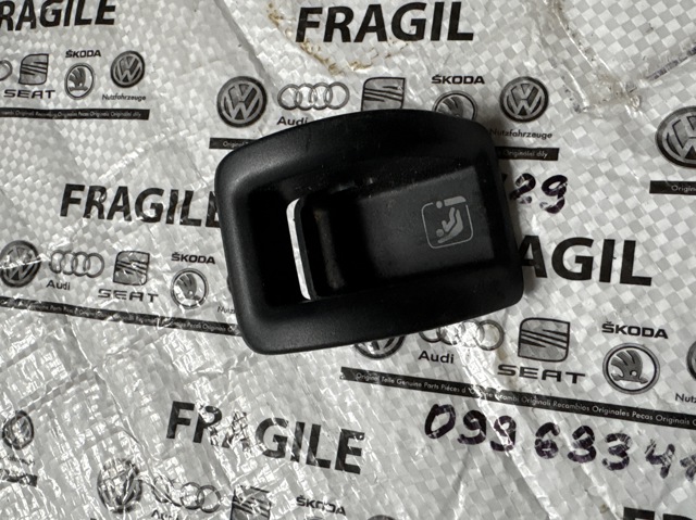 VAG 4M0887233 в наличии Украина