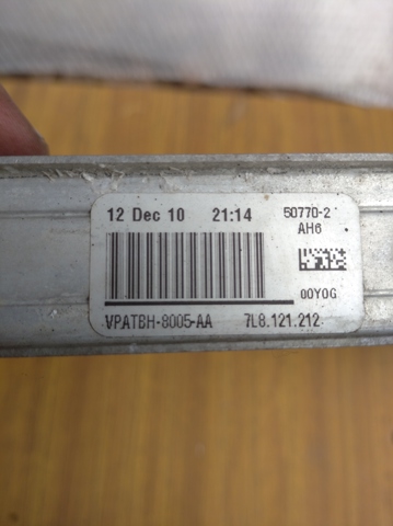 VAG 7L8121212 Радиатор охлаждения двигателя дополнительный в наличии Киев