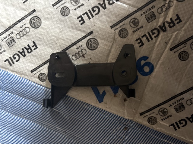 VAG 8R0857781 в наличии Черновцы