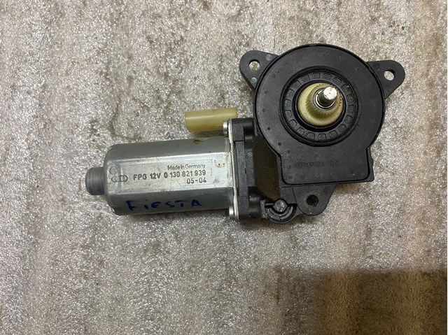 Мотор стеклоподъемника двери передней, правой 0130821939 FORD