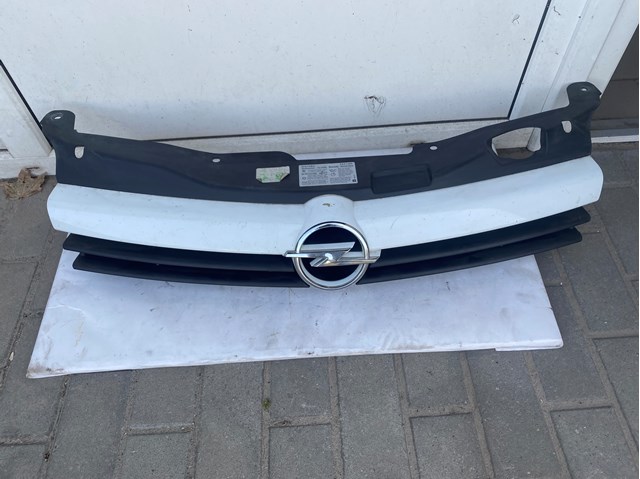 Облицовка радиатора Opel Astra G