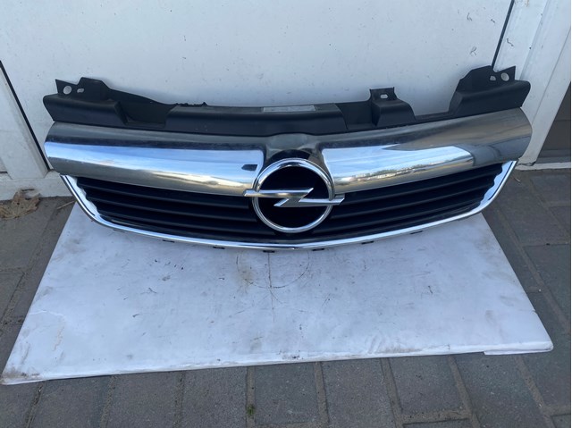 Облицовка радиатора 13154225 OPEL