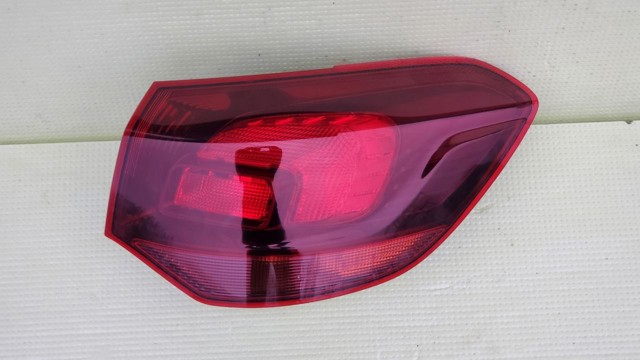 Фонарь задний правый Opel Astra 35