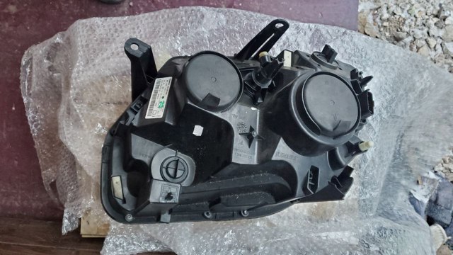 260100156R RENAULT Правая фара купить в Запорожье