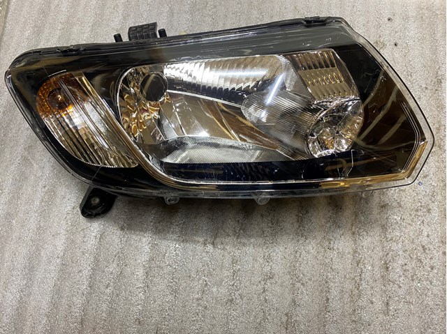 260105344R RENAULT Правая фара купить в Черновцы