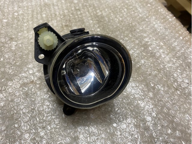 Противотуманка правая 69250509 BMW