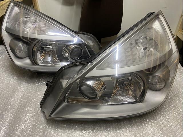 Вставка фары правой 7701053976 RENAULT