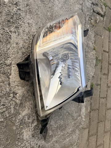 Фара комбинированная, передняя Toyota Hilux