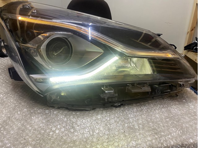 Фара передняя правая 811300DK10 TOYOTA