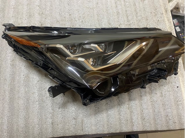 Фара правая 8114578240 TOYOTA