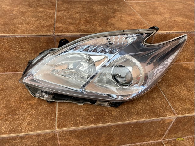 Фара левая 8117047250 TOYOTA