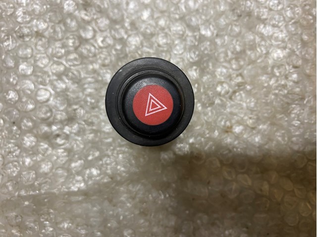 Кнопка аварийного сигнала 90181853 GM