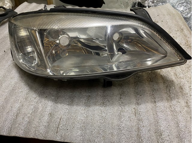 Вставка фары правой 90520878 GM
