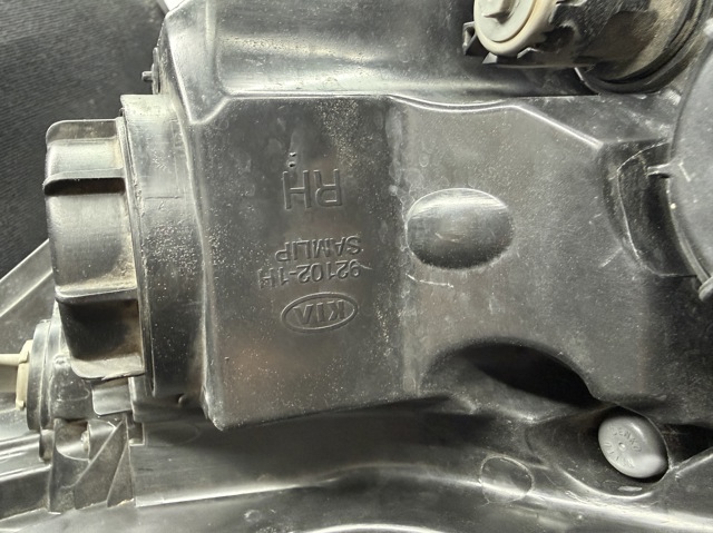 HYUNDAI 921021H070 Правая фара в наличии Львов