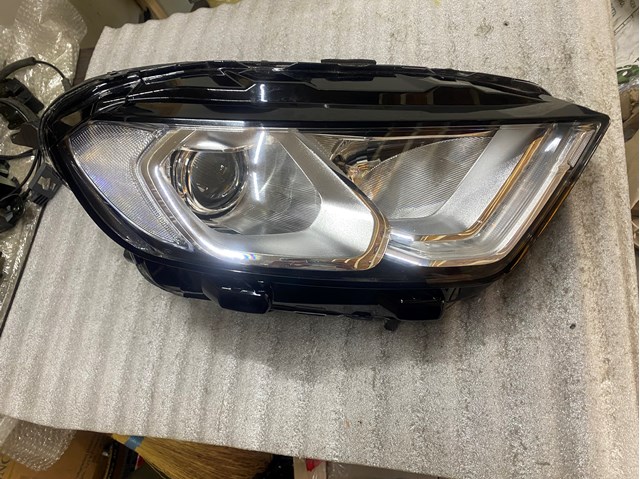 Правая блок фара GN1513W029JE FORD