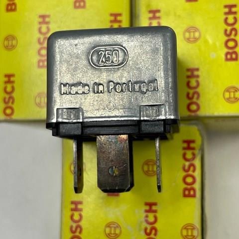 0332204202 BOSCH Реле поворотов купить в Ужгород