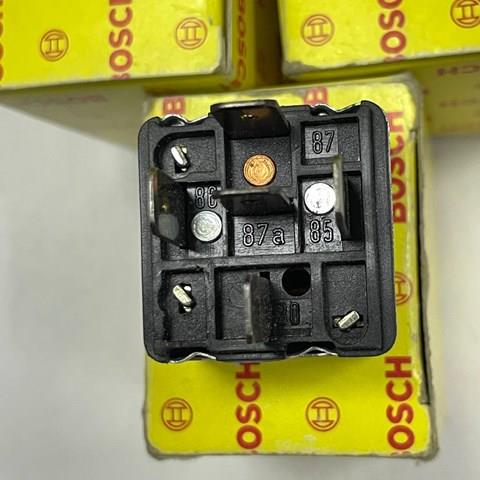 0332204202 BOSCH Реле указателей поворотов купить в Ужгород