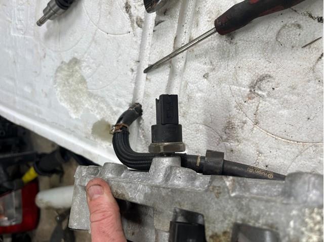 0261545008 BOSCH Датчик давления топлива купить в Ужгород