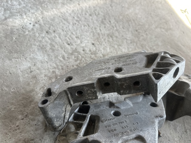 03G199207E VAG Задняя опора двигателя купить в Днепр