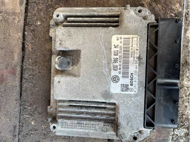 ЭБУ двигателем 03G906021MC VAG