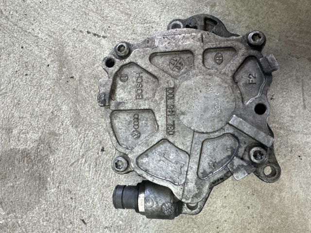 Насос вакуумный 03L145100F VAG