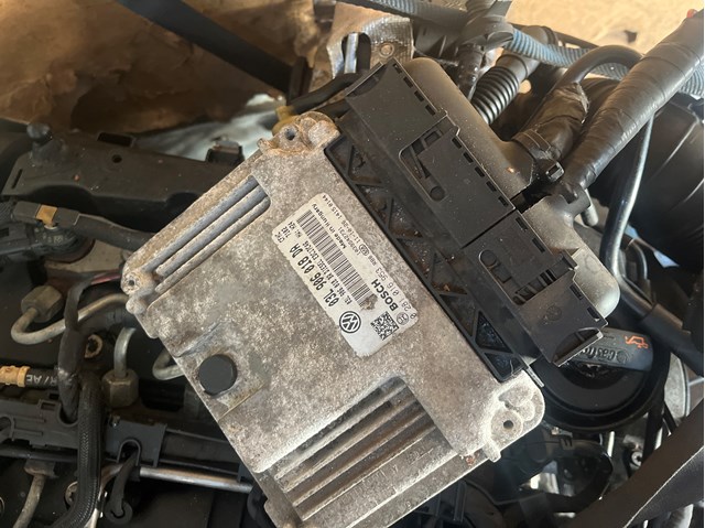 Компьютер двигателя 03L906018DA VAG
