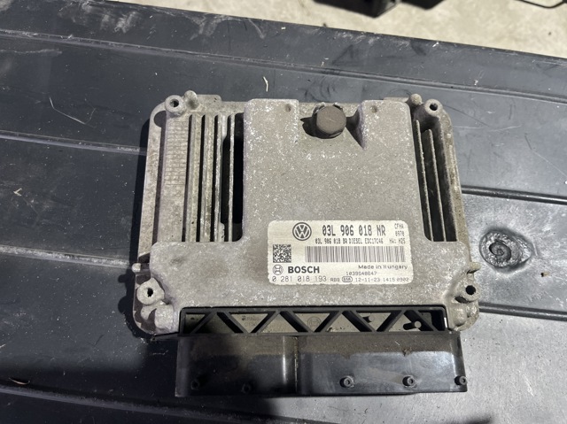 ЭБУ двигателем 03L906018NR VAG