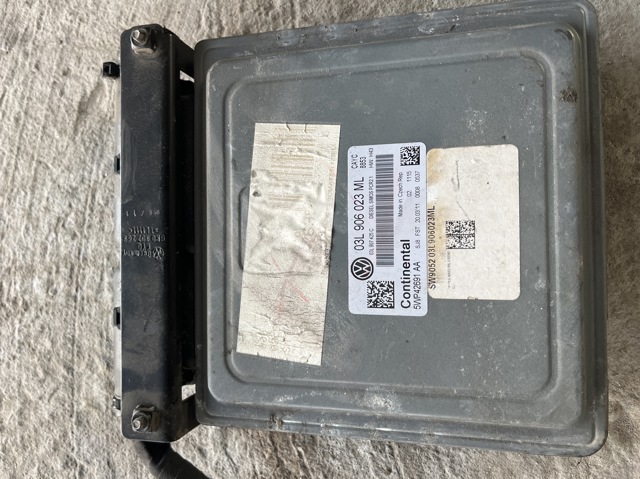 ЭБУ двигателем 03L906023ML VAG