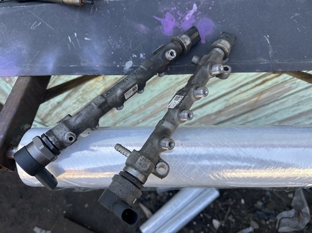 Распределитель топлива 04L089B VAG