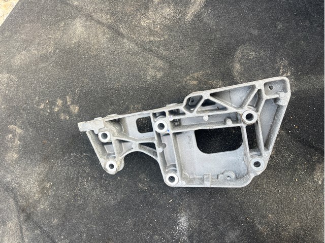 VAG 06F903143F Кронштейн генератора в наличии Ирпень