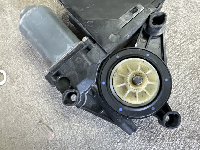 VAG 1T0959701C Мотор стеклоподъемника двери передней левой в наличии Житомир