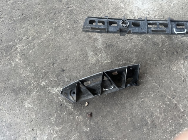 Направляющая заднего бампера, левая 1Z9807393 VAG