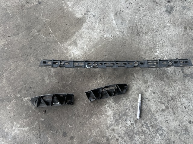 Направляющая заднего бампера, правая 1Z9807394 VAG