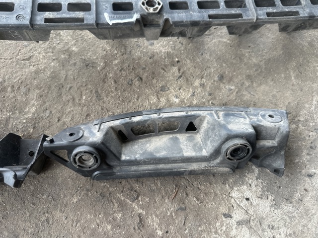 VAG 1Z9807394 Направляющая заднего бампера правая в наличии Тернополь