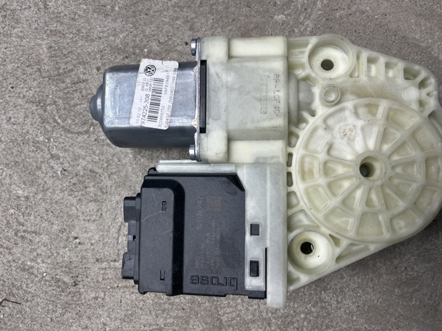3C0959703 VAG Мотор стеклоподъемника двери передней левой купить в Чернигов