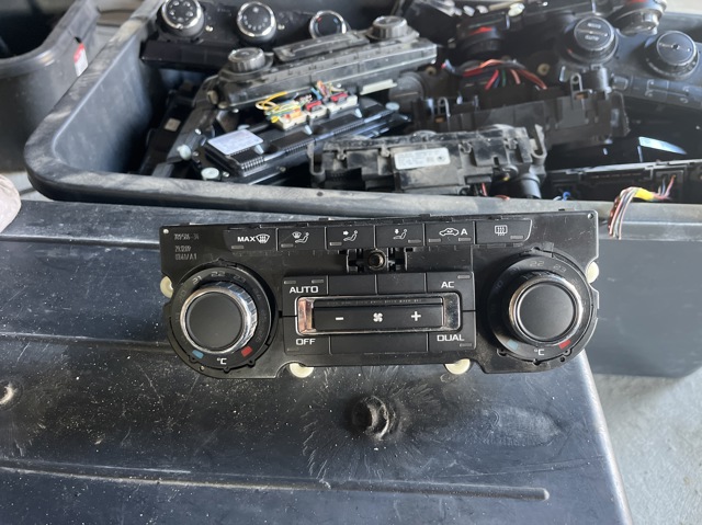 Механизм управления кондиционером 3T0907044AR VAG