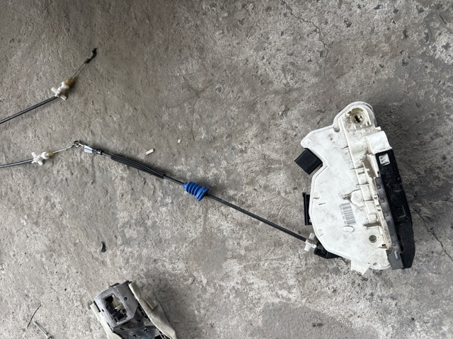 Замок двери водителя 5N1837015D VAG