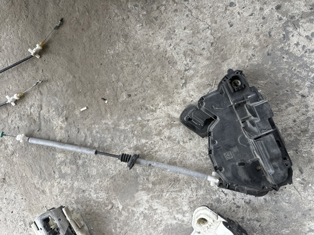 Запор кабины 5TB837015 VAG
