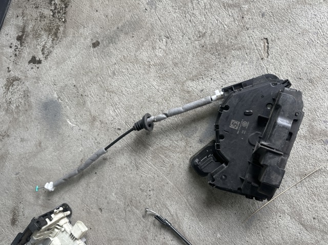 5TB837016A VAG Замок передней правой двери купить в Николаев