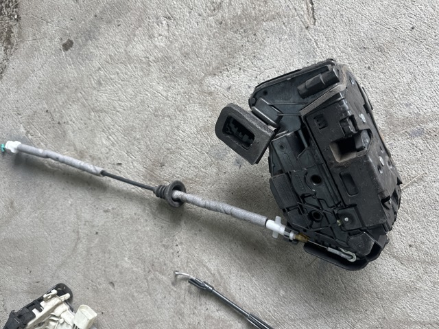 VAG 5TB837016A Замок передней правой двери в наличии Ровно
