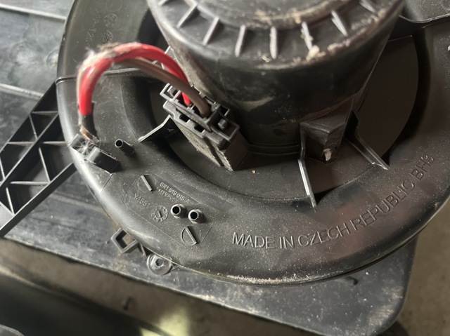 6R1819015A VAG Вентилятор печки купить в Тернополь