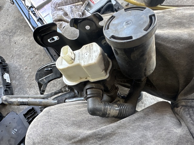 Клапан адсорбера паров топлива 7L0906243 VAG