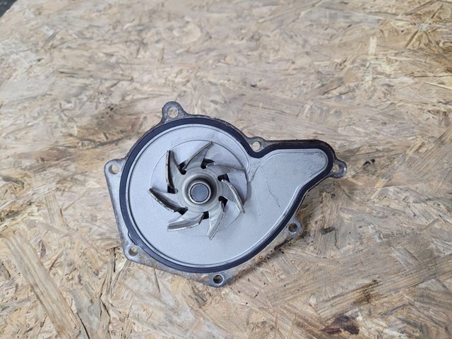 Помпа водяная, (насос) охлаждения 06E121018A VAG