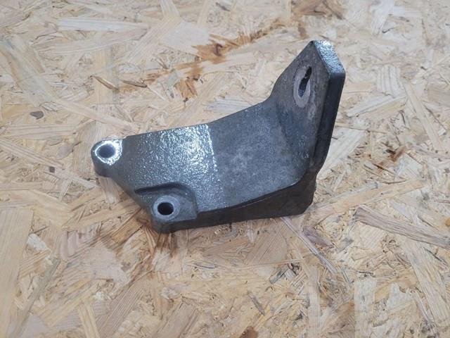 Кронштейн подушки (опоры) двигателя, правой 112323NF0A NISSAN