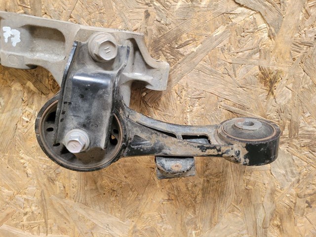 Подушка двигателя правая верхняя 1236331060 TOYOTA