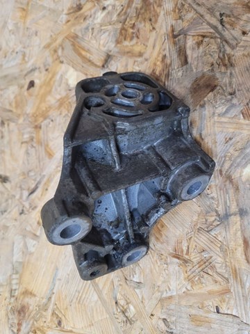 Кронштейн опоры двигателя 30741567 VOLVO
